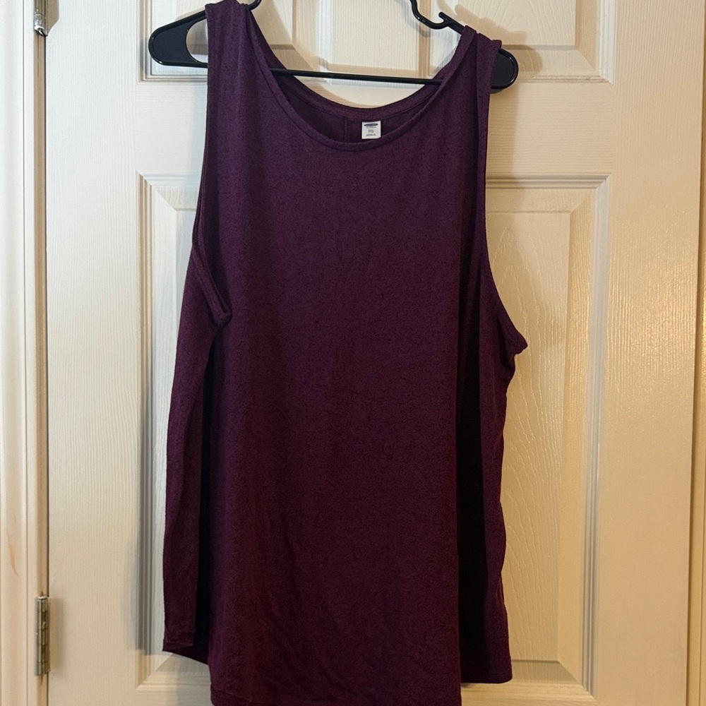 Old Navy Sleeveless Tank Top in Deep Plum